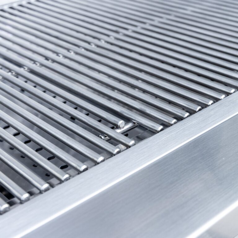 Summerset Sizzler 40-Inch 5-Burner Built-In Gas Grill With Rear Infrared Burner - image 4