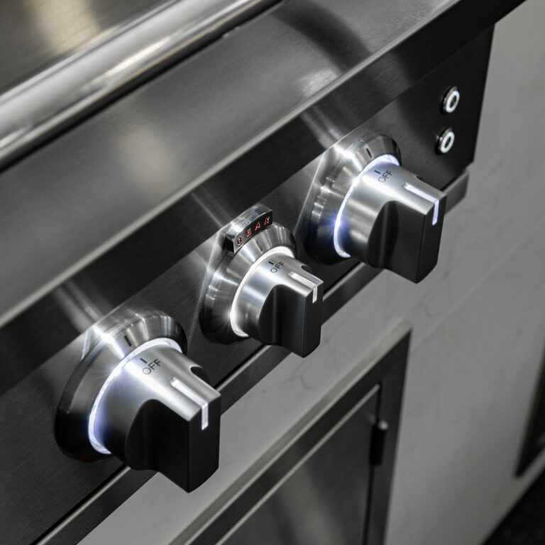 Summerset Sizzler Pro 40-Inch 5-Burner Built-In Gas Grill With Rear Infrared Burner - image 9